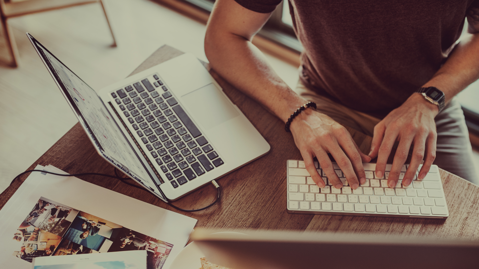 Download Imagenes De Estudiantes Estudiando Virtualmente Background